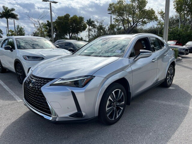 2024 Lexus UX 250h Premium photo 2