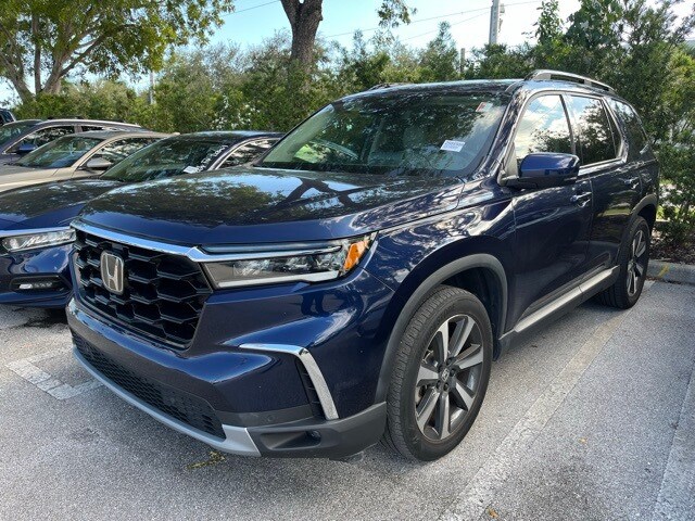 2023 Honda Pilot Touring photo 2