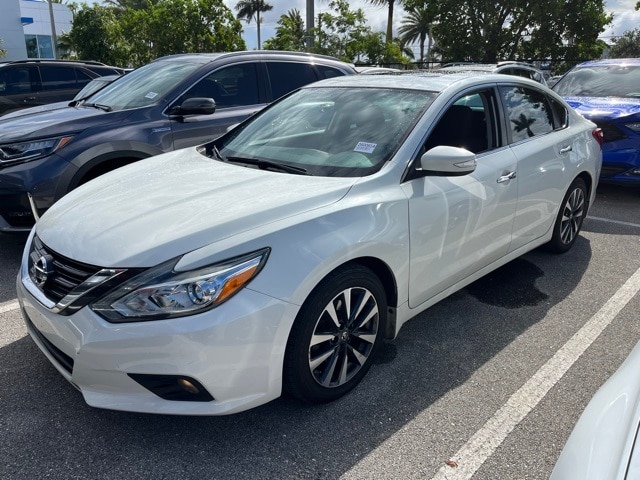 Used 2017 Nissan Altima SV with VIN 1N4AL3AP1HC163040 for sale in Delray Beach, FL