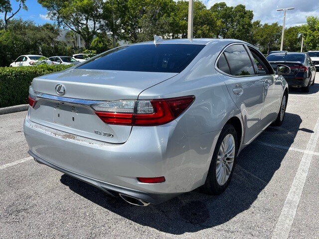 2017 Lexus ES 350 photo 4