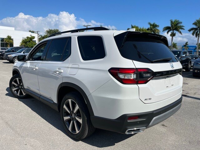 2025 Honda Pilot Touring photo 2