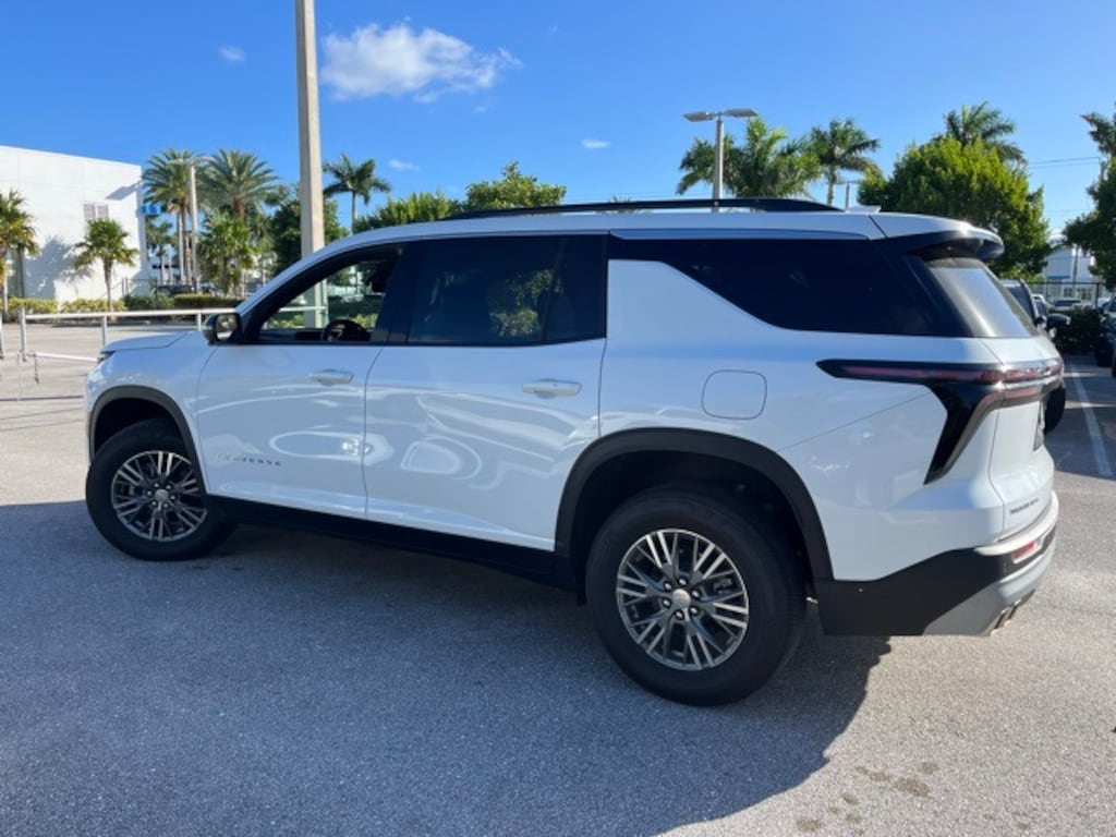 Used 2024 Chevrolet Traverse LT SUV
