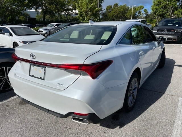2019 Toyota Avalon XLE photo 3