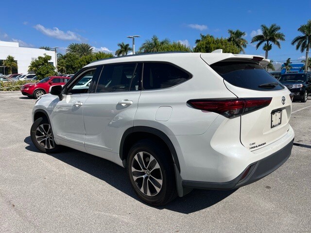 2020 Toyota Highlander XLE photo 3