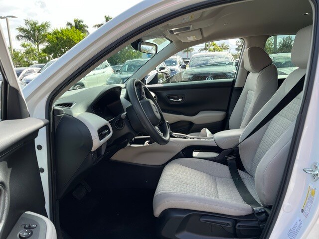 2025 Honda HR-V LX photo 2