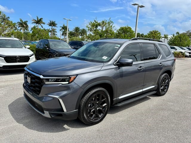 2025 Honda Pilot Touring photo 3
