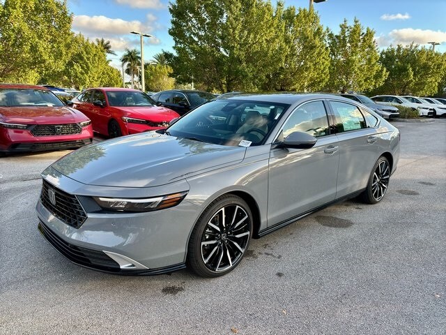 2025 Honda Accord Hybrid Touring photo 3