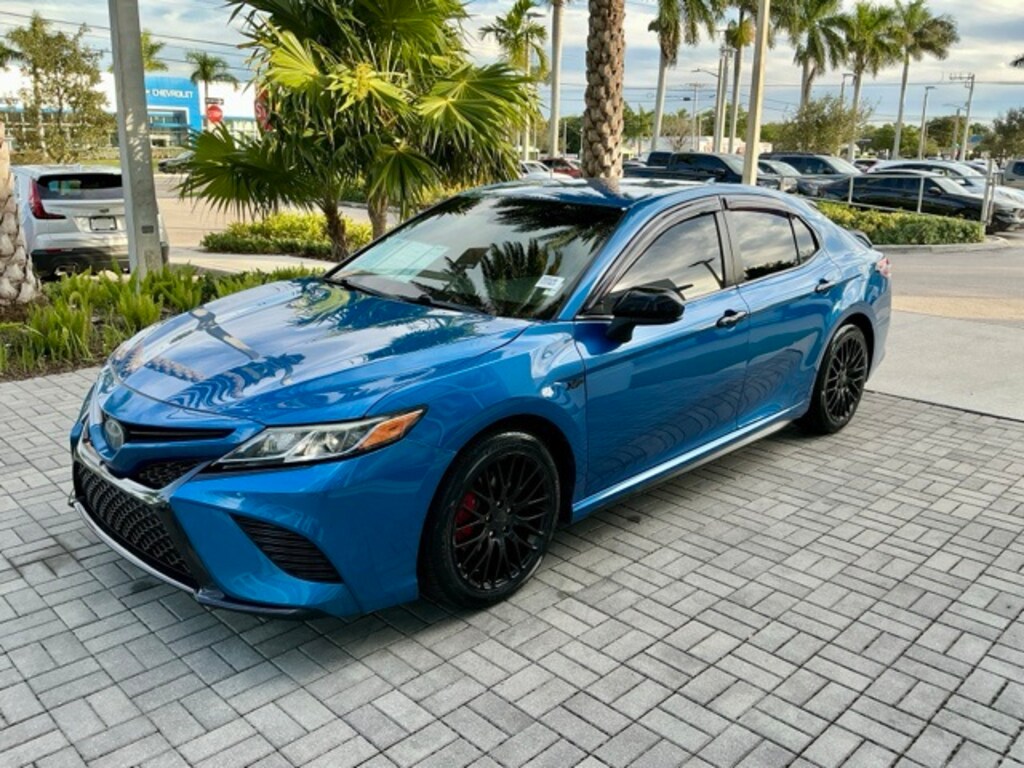 Used 2020 Toyota Camry SE Sedan