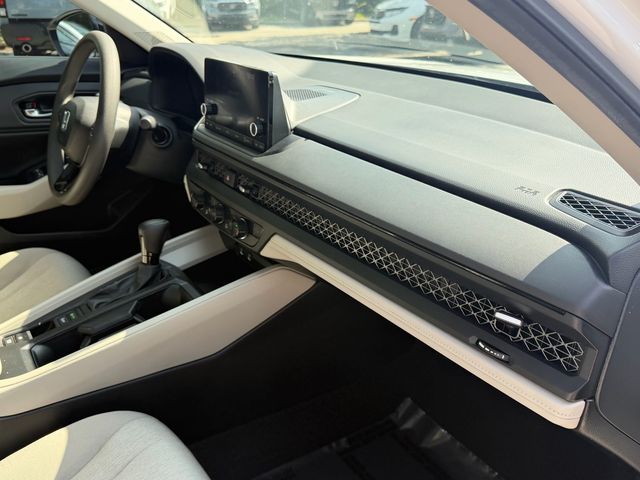 2025 Honda Accord SE - Photo 17