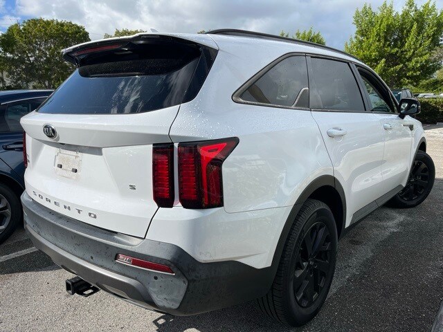 2021 Kia Sorento S photo 3