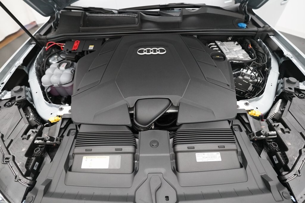 2025 Audi Q7 55 Premium Plus photo 3