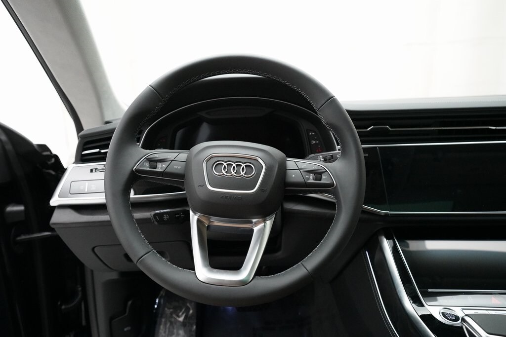 2025 Audi Q8 55 Prestige photo 3