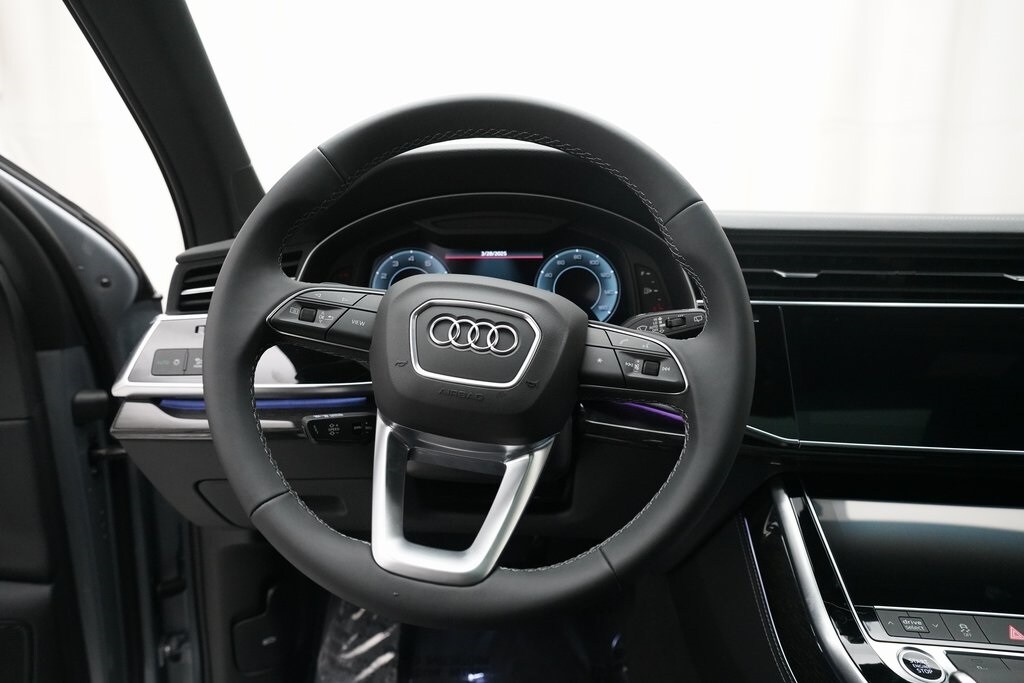 2025 Audi Q7 55 Premium Plus photo 4