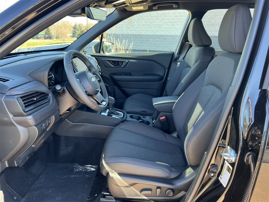 2025 Subaru Forester Premium photo 4