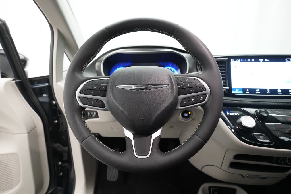 Used 2024 Chrysler Pacifica Touring L Minivan/Van