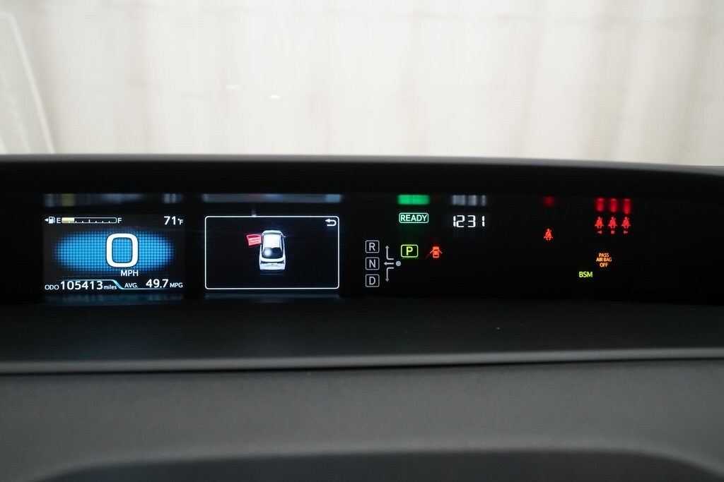 2021 Toyota Prius LE photo 2