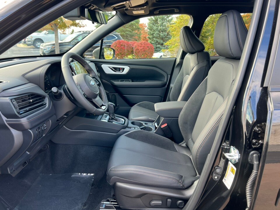 2025 Subaru Forester Touring photo 4