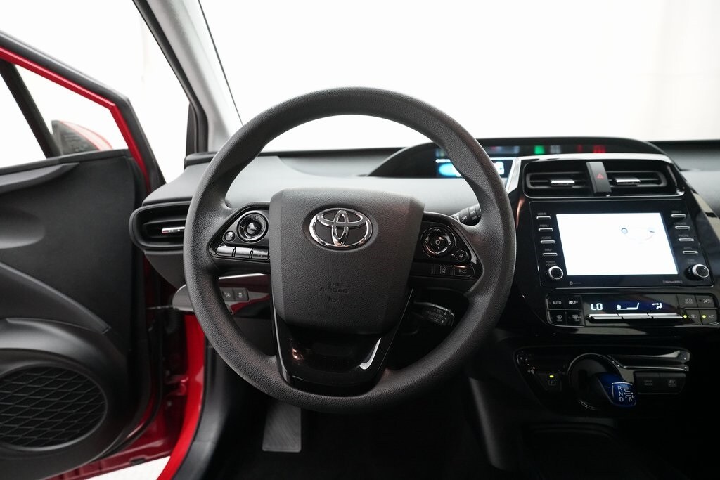 2021 Toyota Prius LE photo 3