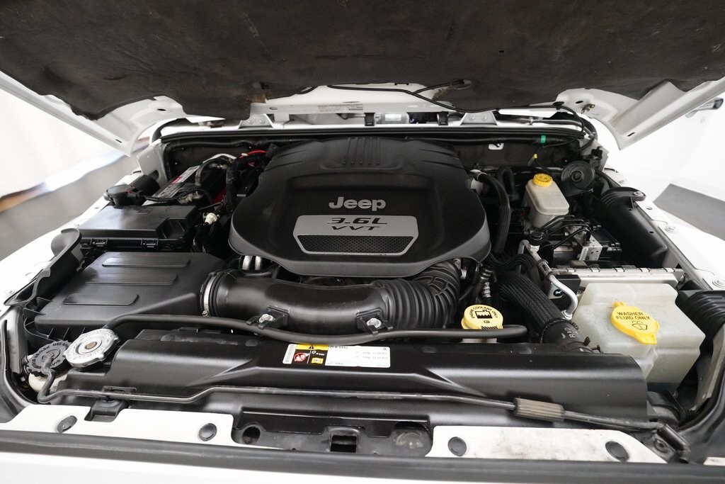 2013 Jeep Wrangler Sahara photo 3