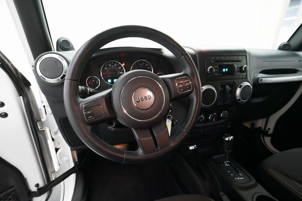 2013 Jeep Wrangler Sahara photo 4