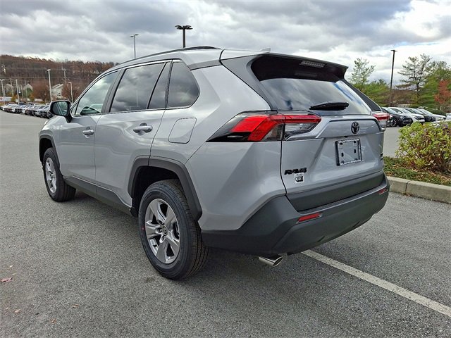 2025 Toyota RAV4 XLE photo 2