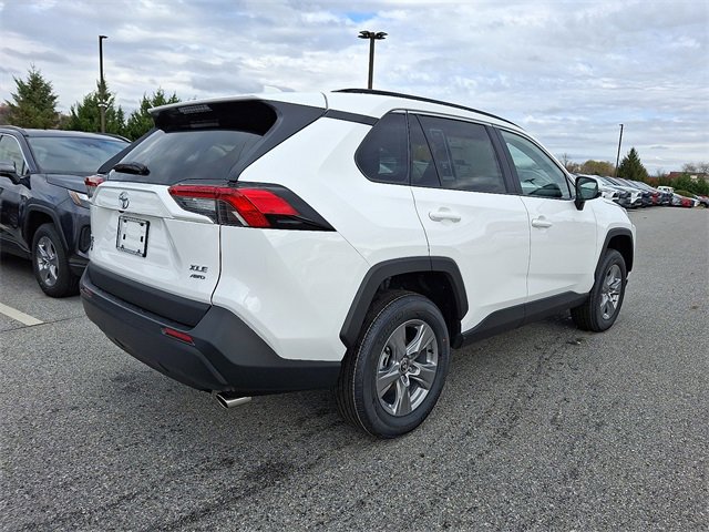 2025 Toyota RAV4 XLE photo 4