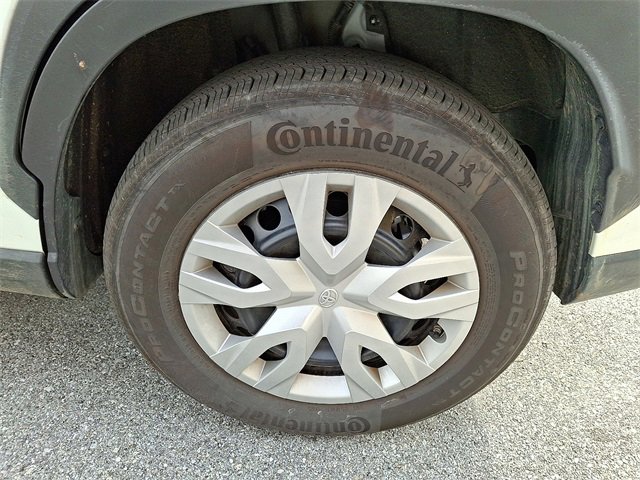 2025 Toyota Corolla Cross L photo 2