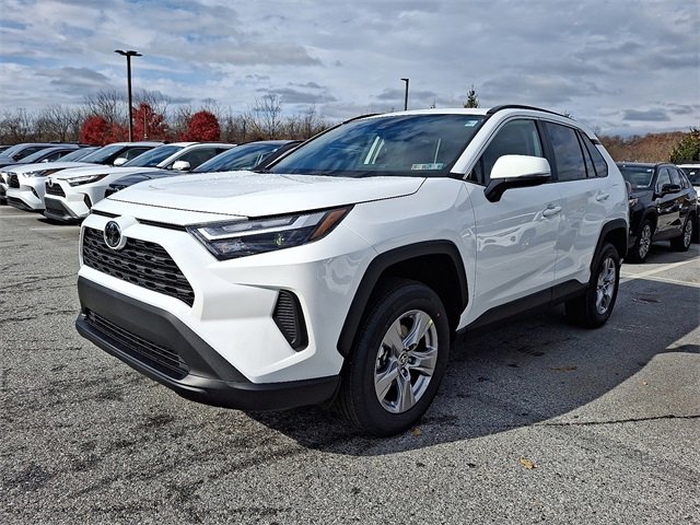 2025 Toyota RAV4 XLE photo 2