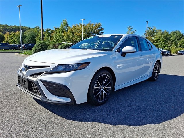 2021 Toyota Camry SE photo 3