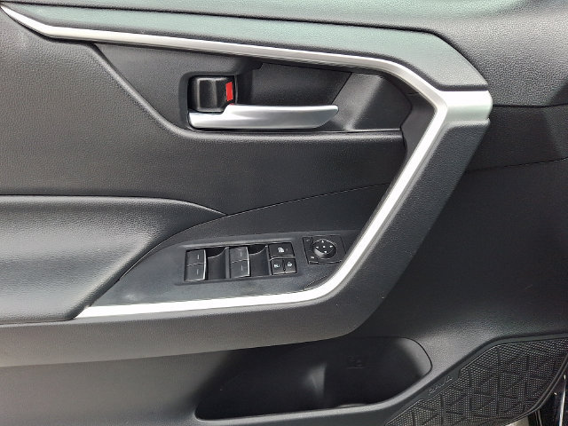 2023 Toyota RAV4 SE - Photo 12