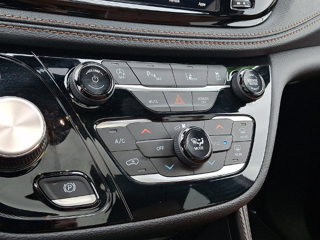 2026 Chrysler Pacifica Pinnacle - Photo 18