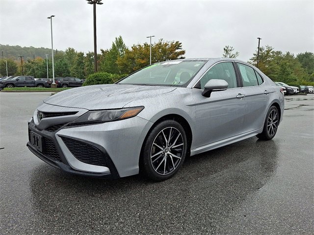 2024 Toyota Camry SE photo 3