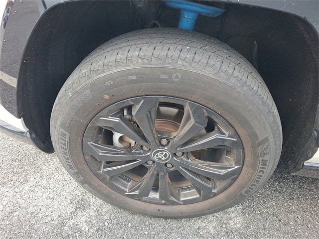 2022 Toyota RAV4 Hybrid SE photo 3