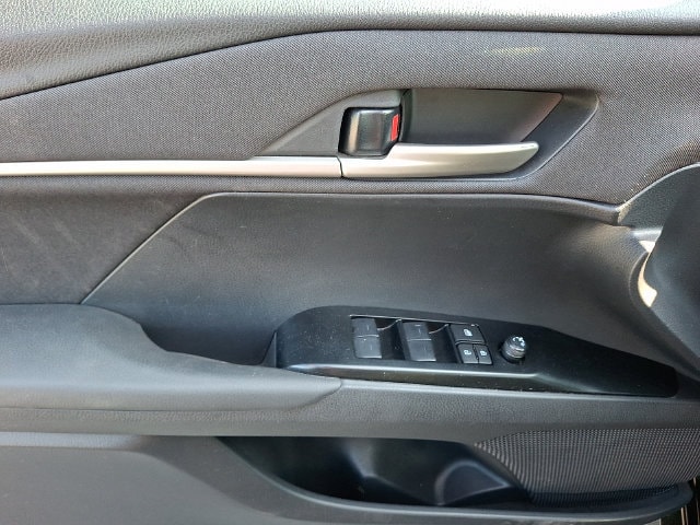 2025 Toyota Camry LE - Photo 12