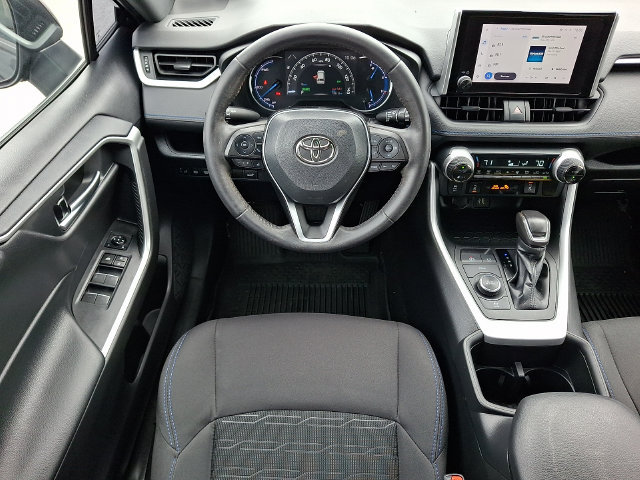 2023 Toyota RAV4 SE - Photo 11