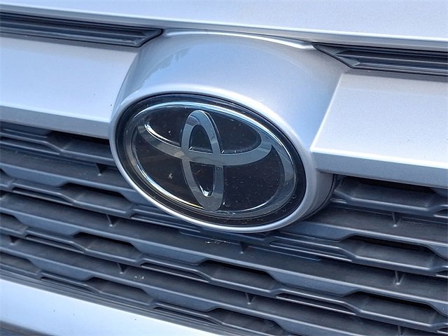 2021 Toyota RAV4 XLE photo 3