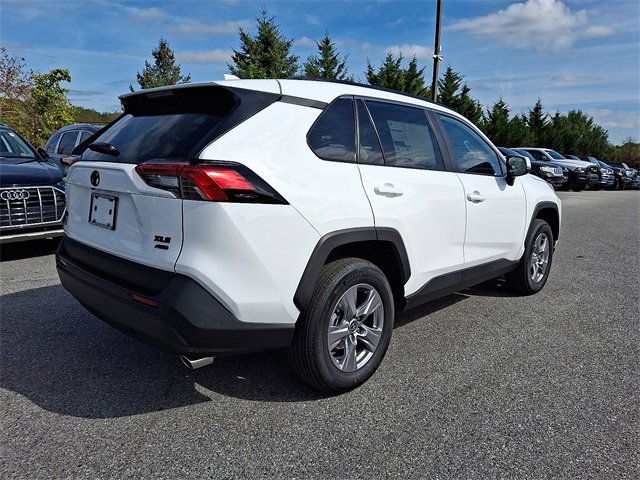 2025 Toyota RAV4 XLE photo 2