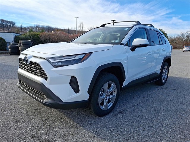 2025 Toyota RAV4 XLE photo 2