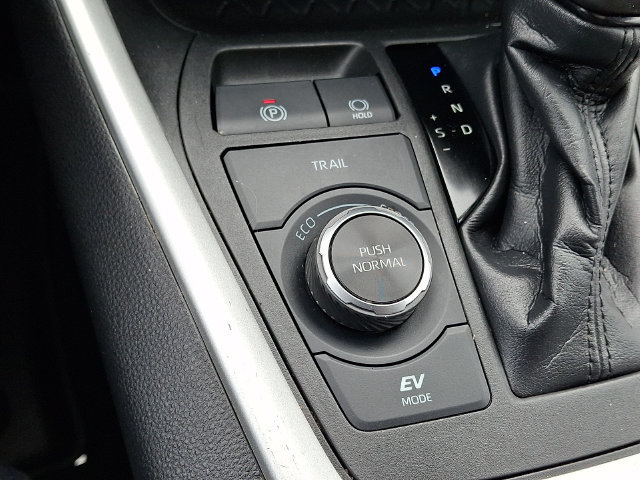 2023 Toyota RAV4 SE - Photo 23