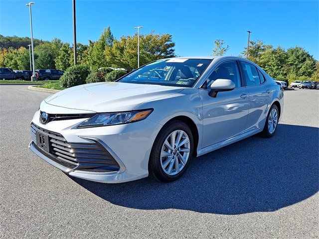 2024 Toyota Camry LE photo 3