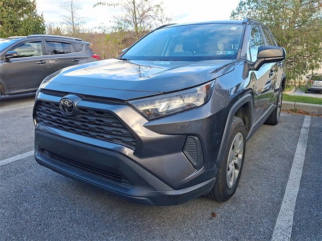 2021 Toyota RAV4 LE photo 2
