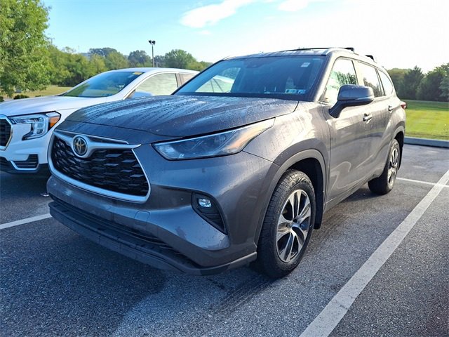 2024 Toyota Highlander XLE photo 2
