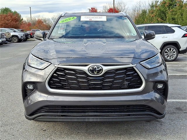 2024 Toyota Highlander XLE photo 2