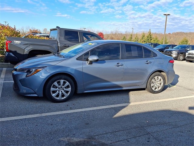 2021 Toyota Corolla LE photo 2