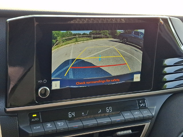 2025 Toyota Camry LE - Photo 17