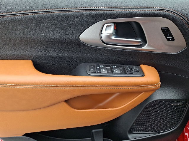 2026 Chrysler Pacifica Pinnacle - Photo 14
