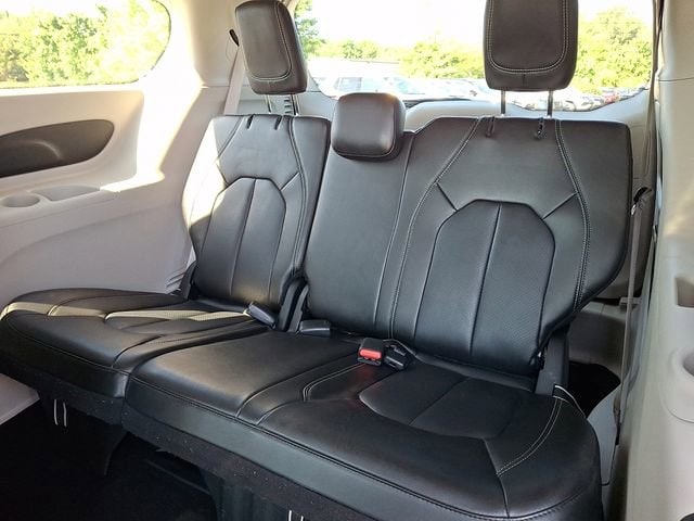 2023 Chrysler Pacifica Touring L - Photo 11