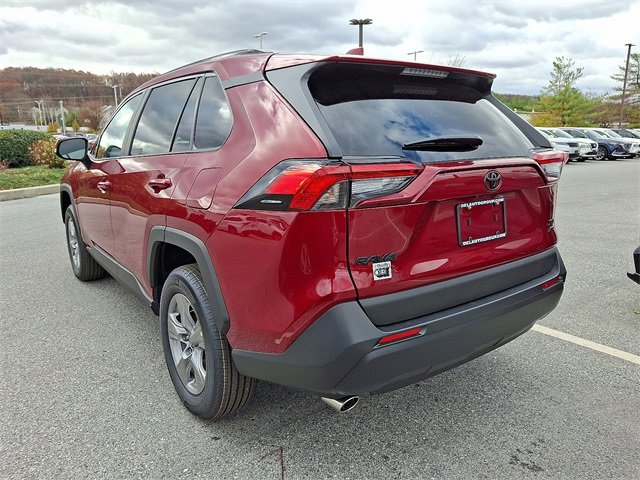 2025 Toyota RAV4 XLE photo 2