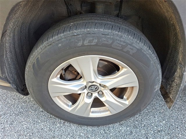 2020 Toyota RAV4 Hybrid XLE photo 3