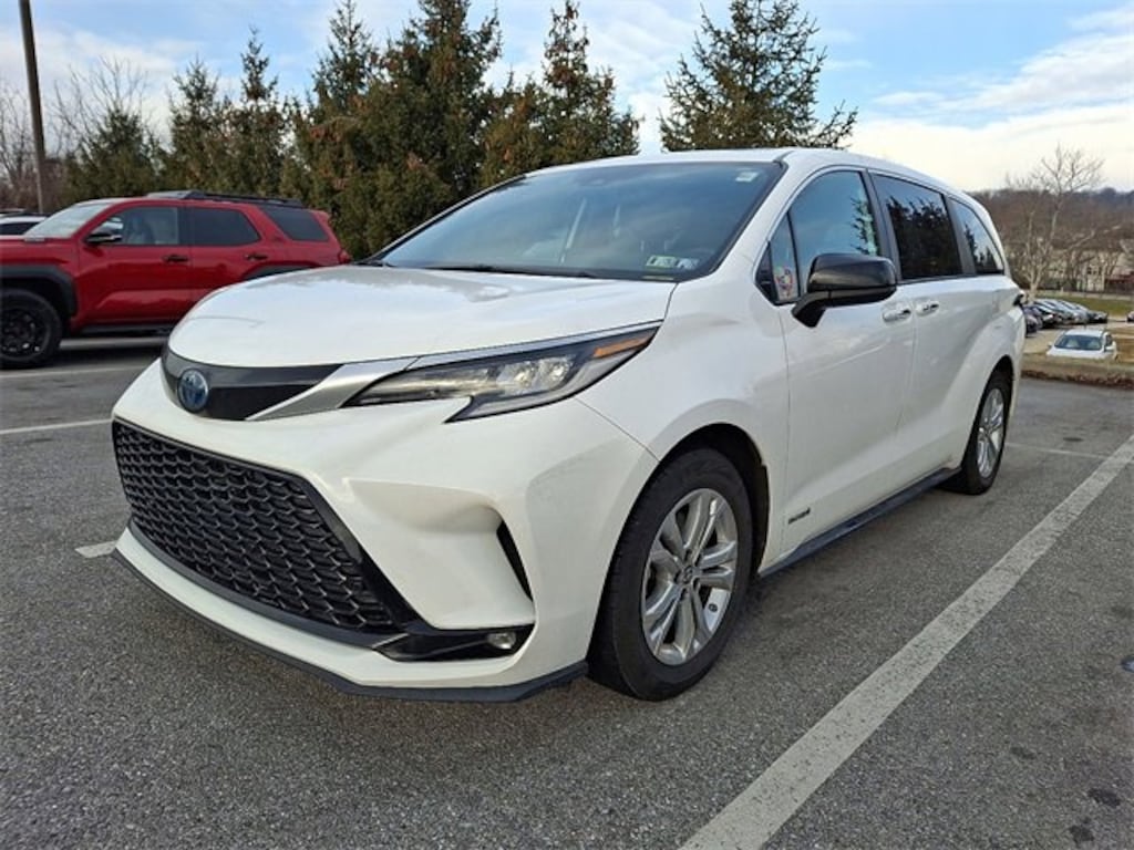 Certified 2021 Toyota Sienna XSE Van